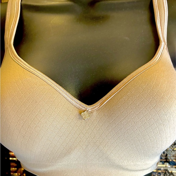 NWT Breezies Tan Underwire Seamless Bra- 36B - Picture 4 of 9